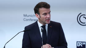 Macron opposes regime change in Russia