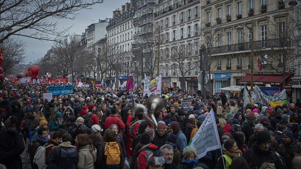 The French Senate votes on the controversial pension reform