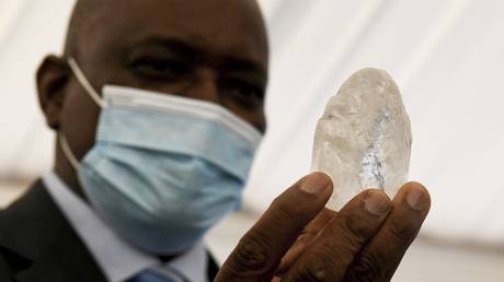 Botswana seeks bigger cut from diamond giant