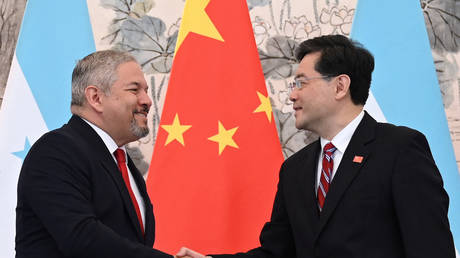 Foreign ministers of Honduras and China shake hands in Beijing upon establishing diplomatic relations between their two countries
