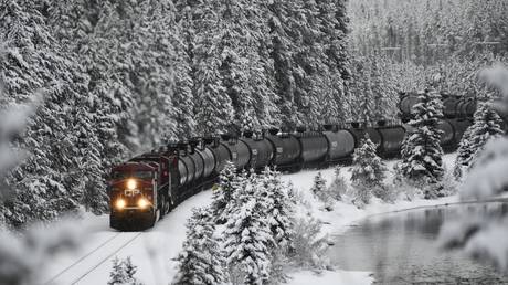 FILE PHOTO: A Canadian Pacific railway locomotive pulls train cars in Banff National Park, Alberta, Canada, November 26, 2021