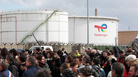 Critical French oil refinery grinds to a halt