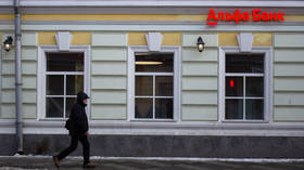 Owners of sanctioned Russian bank to offload stakes – FT