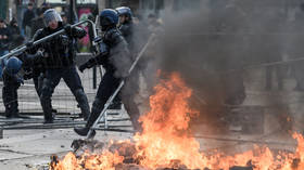 French MPs threatened with guillotine ahead of crucial vote