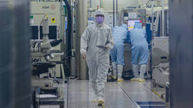 US takes another swipe at Chinese chip industry