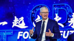 Apple boss hails China ties
