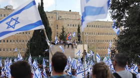 Un général israélien exhorte l'armée à rester en dehors des manifestations