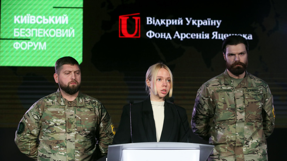 Germany hosts wife of Ukrainian neo-Nazi regiment commander – media — RT World News