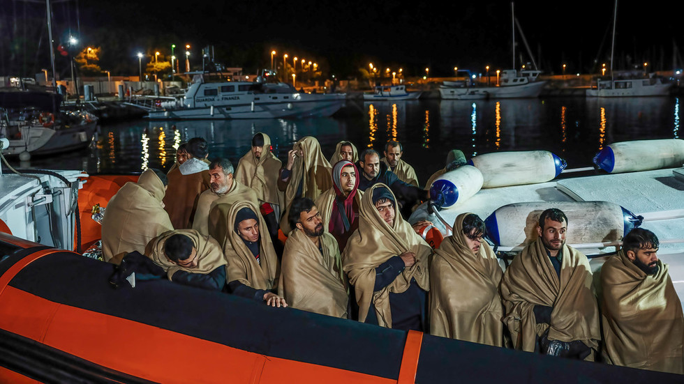 https://www.rt.com/information/574607-italy-state-emergency-migrants/Italy declares state of emergency over migration