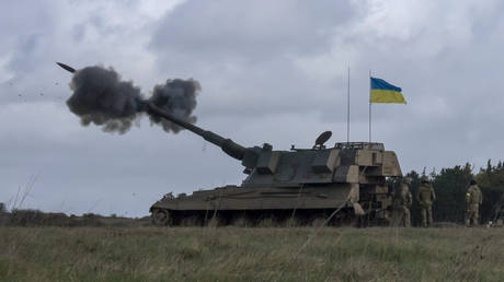 FILE PHOTO: Ukrainian soldiers fire an AS90 gun.