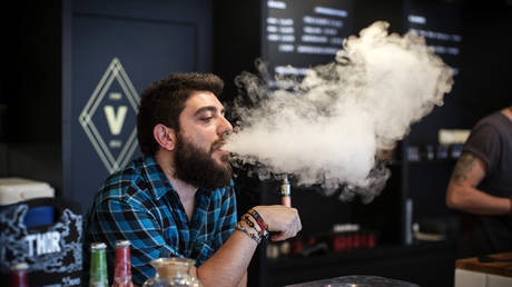 Russia to crack down on e cigs RT Russia Former Soviet Union