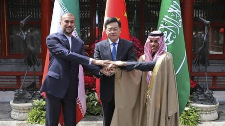 The foreign ministers of Iran (L), Saudi Arabia (R) and China (C), in Beijing on April 6, 2023.