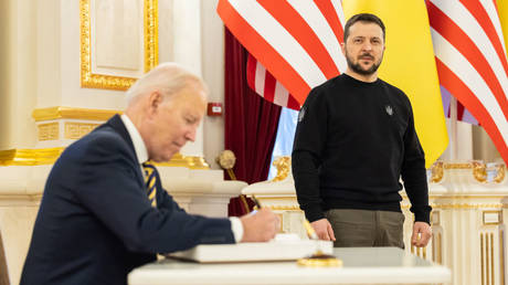US President Joe Biden signs a guestbook during his February 20 visit with Ukrainian President Vladimir Zelensky in Kiev.