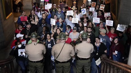 US lawmakers expelled over gun control protest