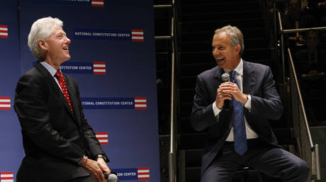 Tony Blair (r) and Bill Clinton hold an on-stage discussion at the National Constitution Center in Philadelphia, Pennsylvania, September 13, 2010
