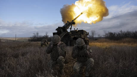 File photo: Ukrainian troops use a French-made CAESAR self-propelled howitzer, December 28, 2022.