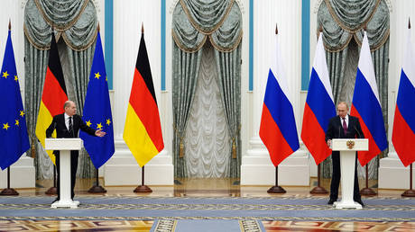 FILE PHOTO: Russian President Vladimir Putin (R) and German Chancellor Olaf Scholz (SPD) give a joint press conference after several hours of one-on-one talks in the Kremlin.