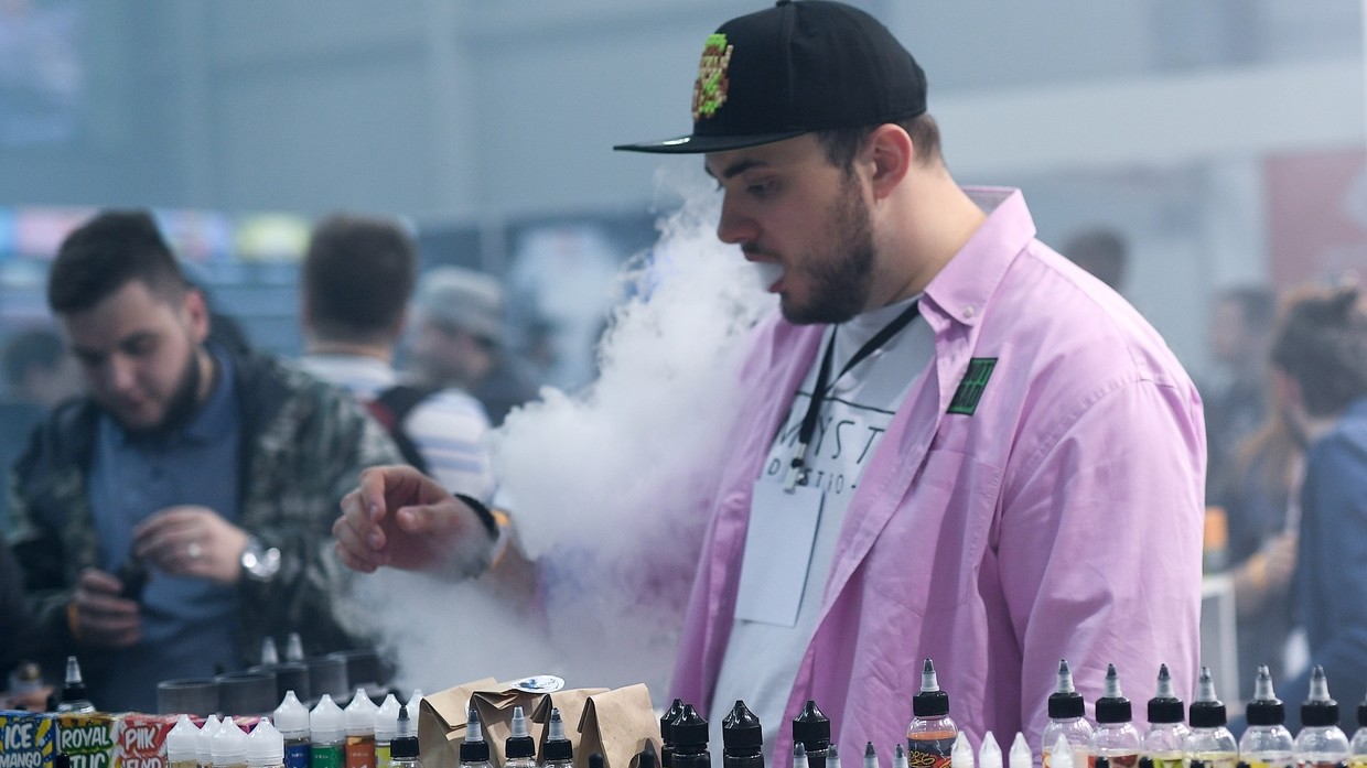 Russia to crack down on e cigs RT Russia Former Soviet Union