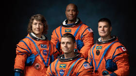 NASA names moon mission crew