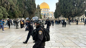 یورش پلیس اسرائیل به مسجد نمادین (فیلم)