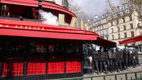 Protesters set Macron’s favorite Paris restaurant on fire