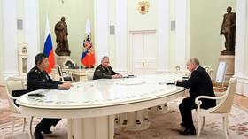 Putin meets with Chinese defense minister