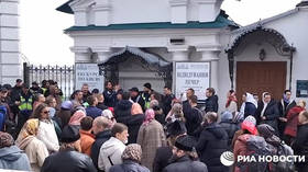 Armed police tackle Christian worshippers at Kiev monastery