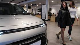 Russian dealerships running out of mid-priced cars – media