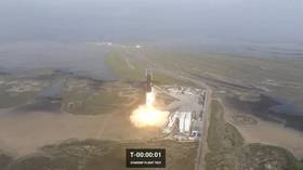 Elon Musk'ın Starship'i test uçuşunda patladı