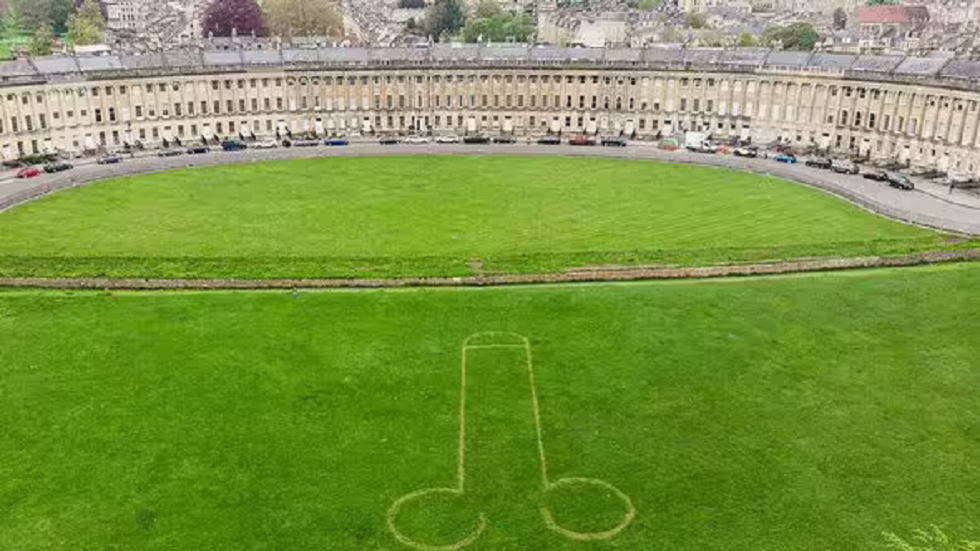 https://www.rt.com/information/575850-giant-penis-coronation-lawn/Coronation occasion website defaced with large penis
