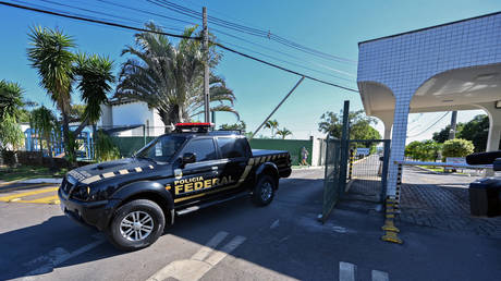 A vehicle of the Federal Police leaves the condominium where Brazilian ex-president Jair Bolsonaro lives.