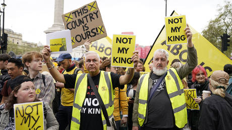 Anti-monarchy protesters arrested in London (VIDEO)