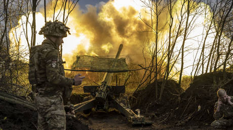 FILE PHOTO: Ukrainian soldiers.