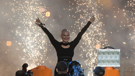 Melanie Müller is jubilant after her victory in the Promi Big Brother event 2021. After three weeks of living in front of TV cameras, viewers voted her the winner in the container