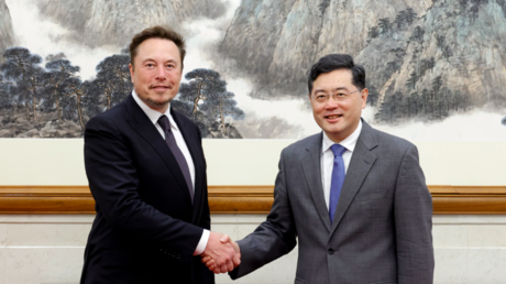 Tesla CEO Elon Musk (left) meets with Chinese Foreign Minister Qin Gang on Tuesday in Beijing.