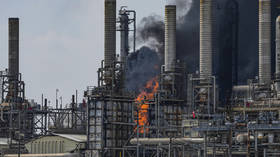 Blaze erupts at Texas chemical plant (VIDEOS)