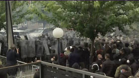 NATO troops brawl with Serb protesters (VIDEO)