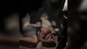 Três fuzileiros navais dos EUA atacados por multidão de adolescentes (VÍDEO)