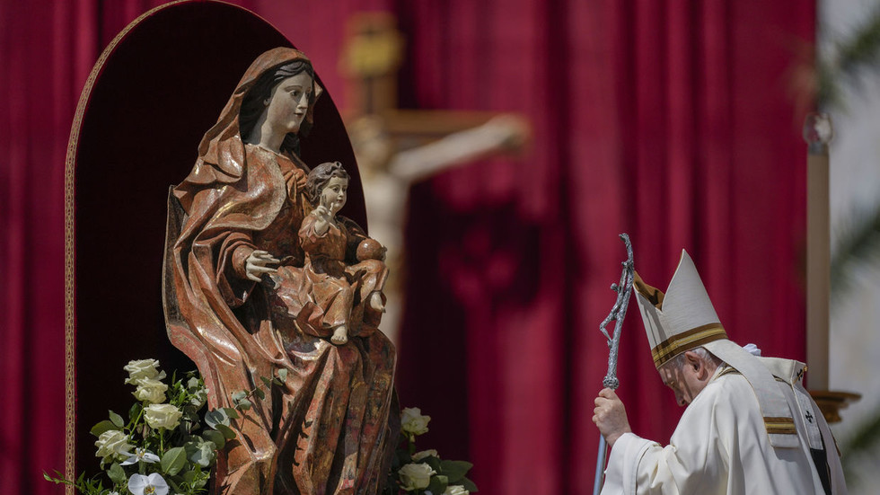 https://www.rt.com/information/577331-italy-bishop-mary-statue/Italian bishop urges towards visits to ‘blood-weeping’ statue