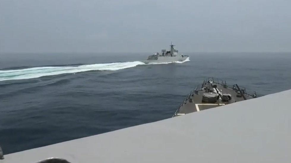VIDEO shows dramatic encounter between Chinese and US warships
