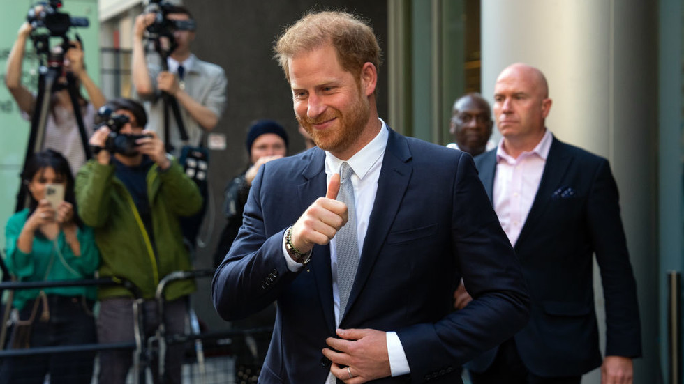 https://www.rt.com/information/577665-prince-harry-testifies-media-hacking-case/Prince Harry testifies in cellphone hacking case