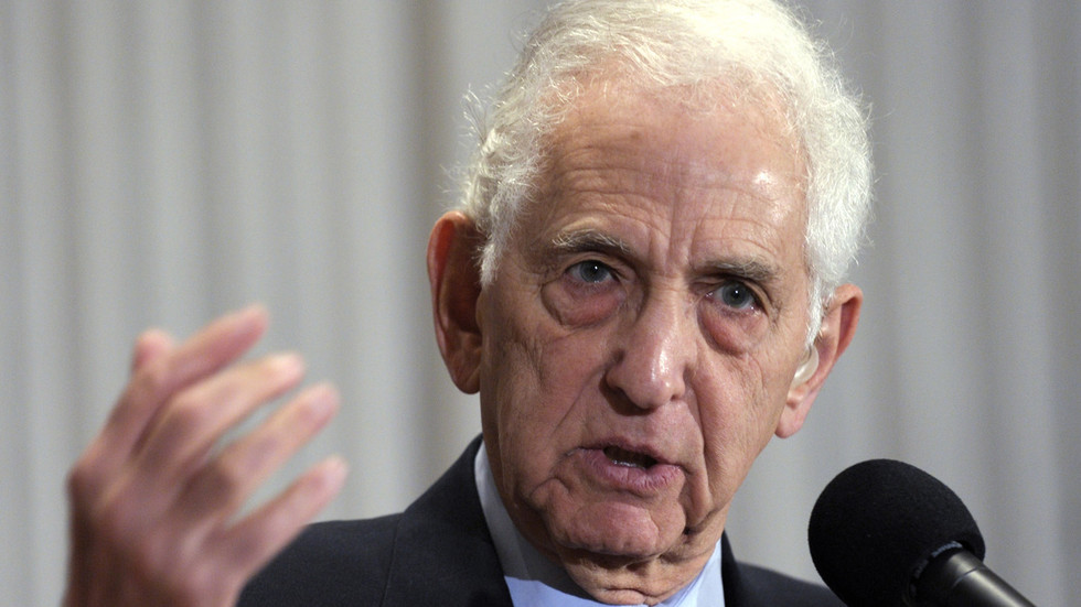 https://www.rt.com/information/578179-daniel-ellsberg-whistleblower-dead/‘Pentagon Papers’ whistleblower Daniel Ellsberg dies at 92