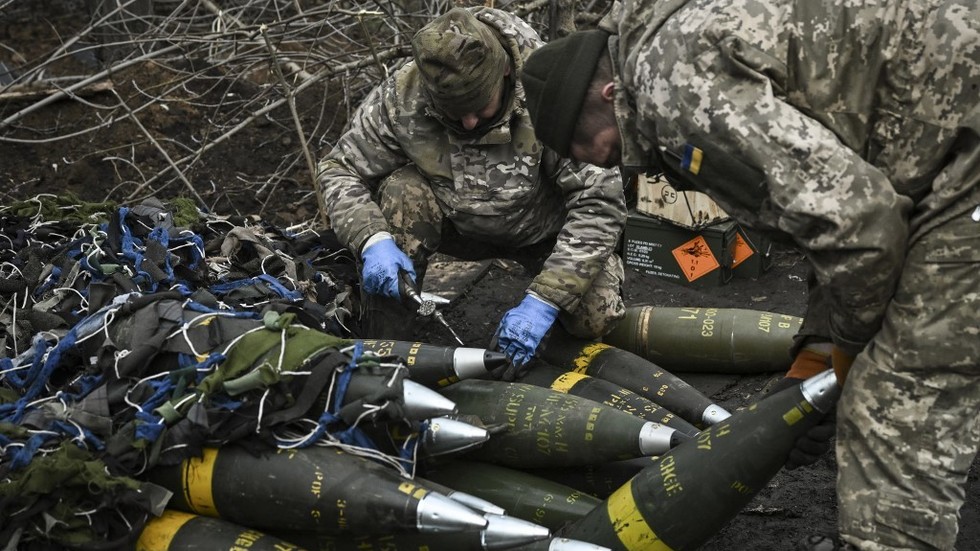 https://www.rt.com/information/578866-americans-support-ukraine-weapons-poll/Majority of Individuals again weapons deliveries to Ukraine – Reuters