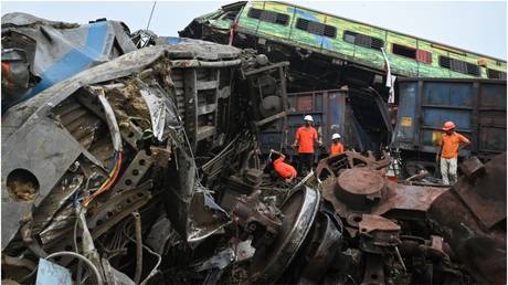 647ac7f185f540690b7d5a2d India rail tragedy: Missing crash-prevention mechanism comes under the spotlight