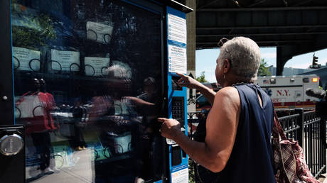 New York City installs free crack pipe dispensers – media