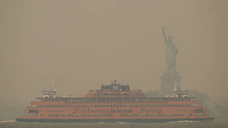 Wildfire smoke blankets eastern US (VIDEO)