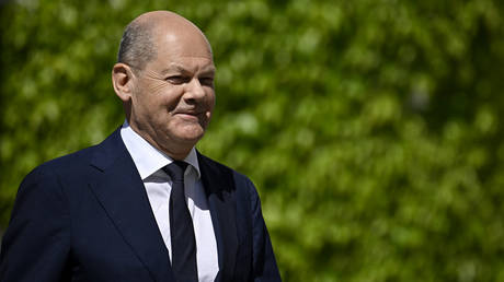 German Chancellor Olaf Scholz arrives to address a press conference following a meeting of the 'Alliance for Transformation' in Berlin on June 2, 2023.