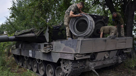 FILE PHOTO: Ukrainian soldiers repair a German-made Leopard 2 tank.