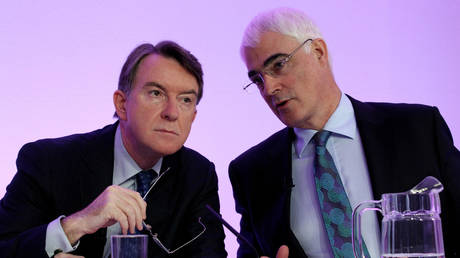 Former UK cabinet officials Peter Mandelson (L) and Alistair Darling