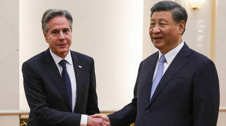 US Secretary of State Antony Blinken (L) shakes hands with China's President Xi Jinping at the Great Hall of the People in Beijing on June 19, 2023